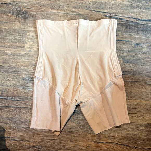 Honeylove SuperPower Short in Sand - Picture 3 of 5